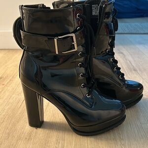 NWOT shoedazzle amazing pair of shoes !!! If I didn’t have to sell em I’d buy em